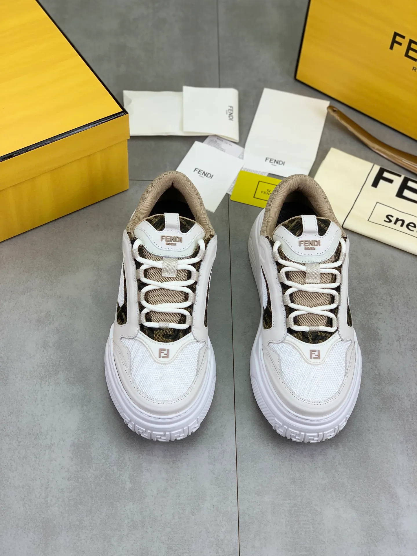 Men's Men's Shoes 💰P740 New Style 💰💎💎💎Summer Hot Style [FENDI Fendi] Top Version 🆕New slip-on sneakers, wavy soles engraved with original words. Embossed Fendi Flow lettering on the heel. The upper is made of high-end calfskin and breathable materials. Original lining with tone-on-tone details decorated with innovative handcrafting techniques. Ultra-light and wear-resistant TPU and IP foam soles, overall lightweight and comfortable. Size:39-44 (38 45 can be customized)